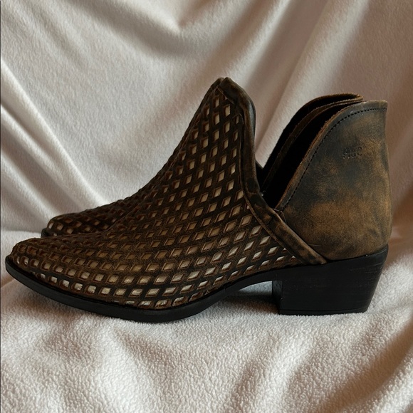 Anthro | Musse & Cloud Distressed Leather Netflix Bootie, Size 7 - Picture 2 of 11